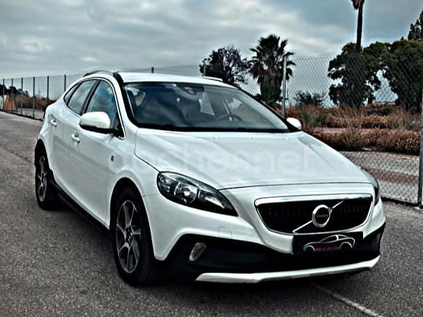 Blanco Usado 2017 Volvo V40 CC Momentum Familiar | 9900 € (Precio justo) - Imagen 1/4