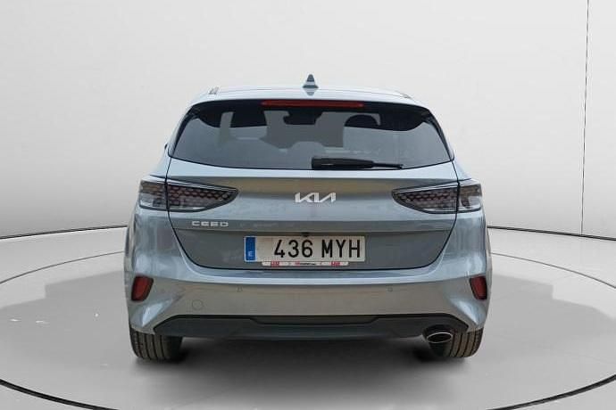 Używany Kia Ceed Style 102 KM (75 kW) 2025 Szary Hatchback