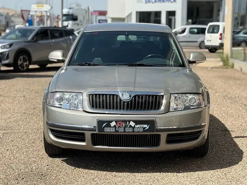 Usado Skoda Superb Elegance 140 CV (102 kW) 2006 Beige Berlina