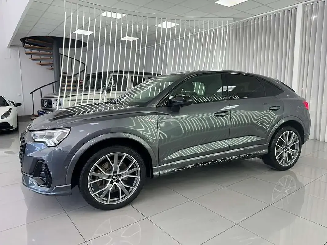 Usado Audi Q3 Ambiente 200 CV (147 kW) 2022 Gris SUV