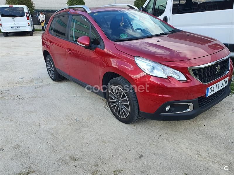 Usado Peugeot 2008 Active 110 CV (80 kW) 2016 Granate SUV