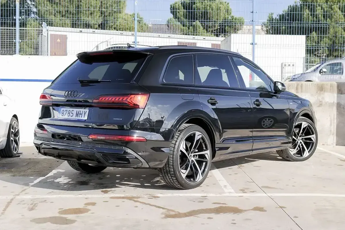 Begagnad Audi Q7 Premium 231 HK (169 kW) 2023 Svart SUV