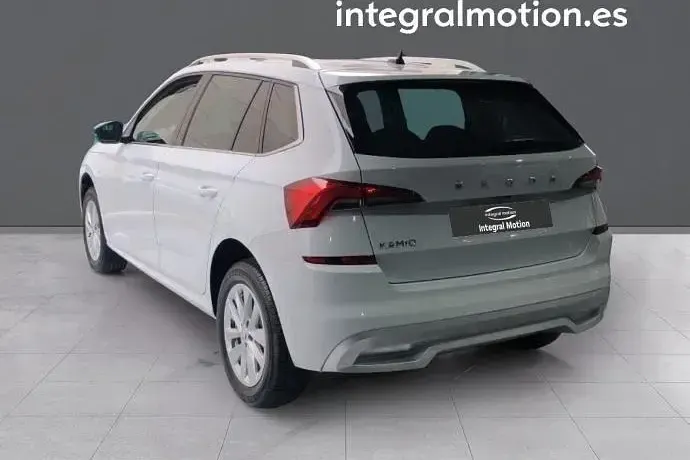 Usado Skoda Kamiq Selection 150 CV (110 kW) 2023 Blanco SUV