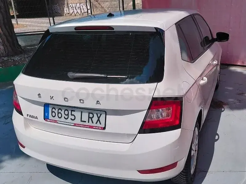 Usado Skoda Fabia Ambition 95 CV (69 kW) 2021 Blanco Utilitario