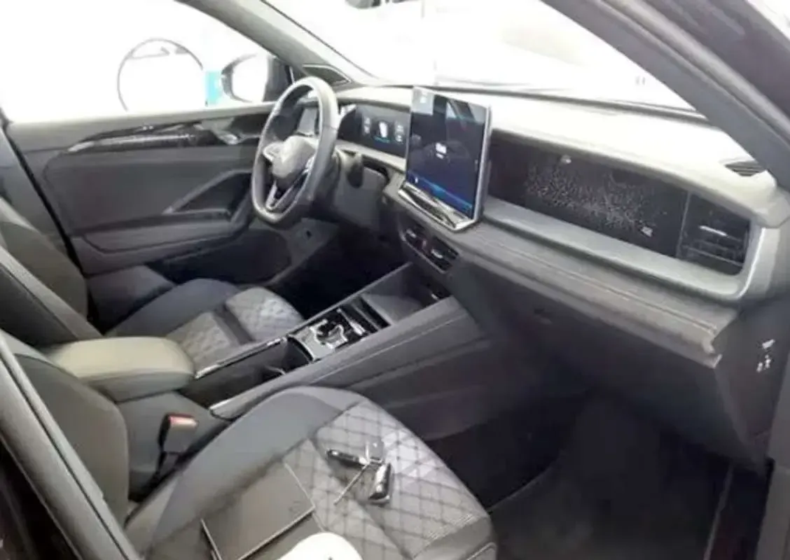 Usado VW Tayron R-line 265 CV (194 kW) 2025 Negro SUV