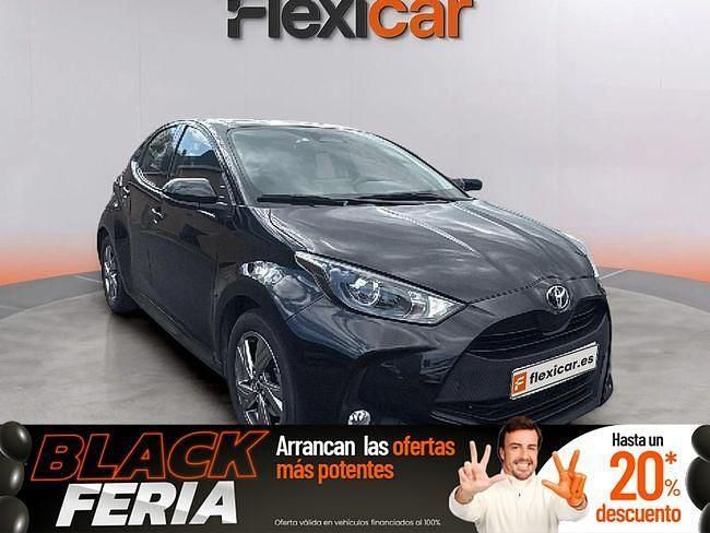 Gris Usado 2024 Toyota Yaris Hybrid Active Berlina | 20.490 € (Precio justo) - Imagen 1/4