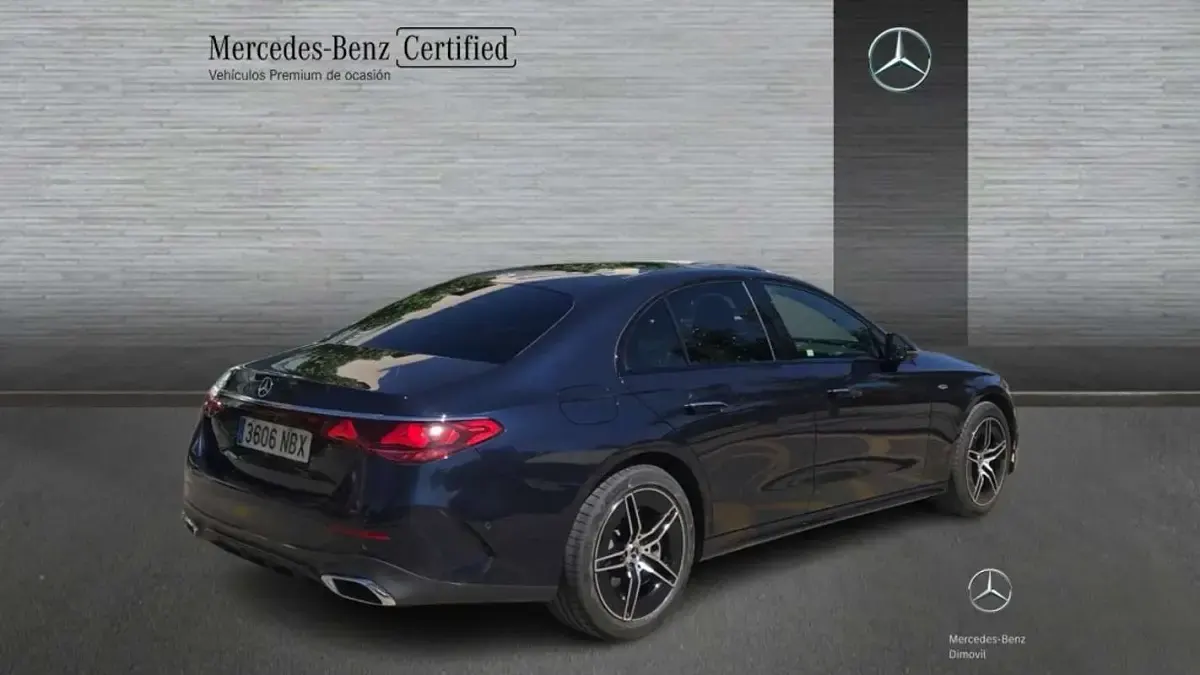 Usado Mercedes E300 313 CV (230 kW) 2025 Gris Berlina