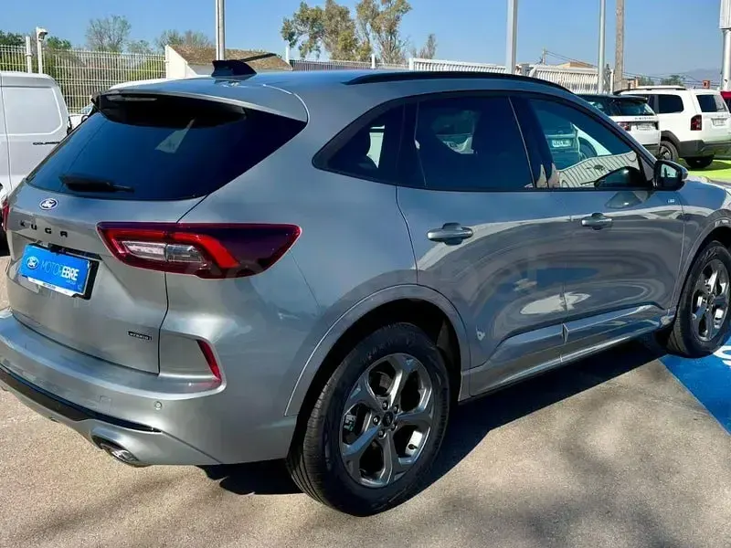 Nuevo Ford Kuga ST-Line 243 CV (178 kW) 2025 Gris / plata SUV