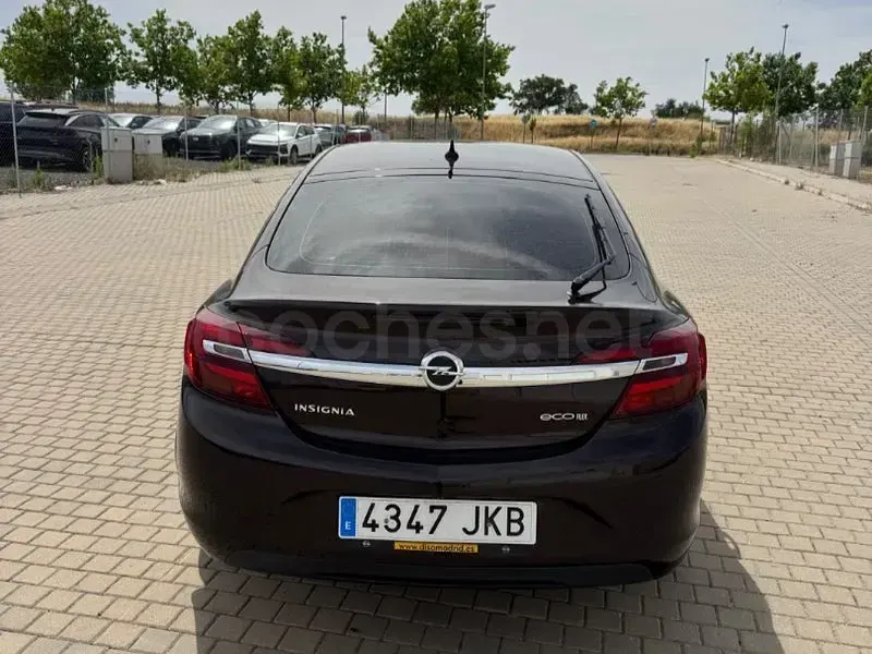 Usado Opel Insignia Selective 140 CV (102 kW) 2015 Negro Berlina