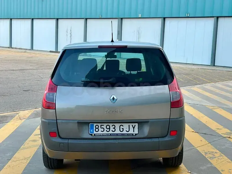 Usado Renault Scénic Dynamique 105 CV (77 kW) 2008 Beige Monovolumen