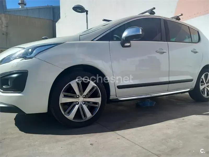 Usado Peugeot 3008 Allure 115 CV (84 kW) 2014 Blanco Familiar