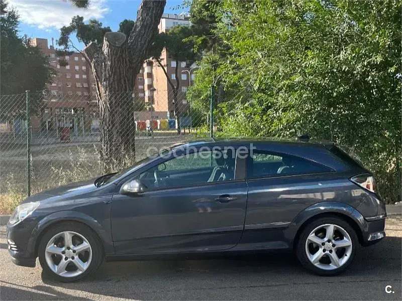 Usado Opel Astra GTC Sport 105 CV (77 kW) 2006 Azul Berlina