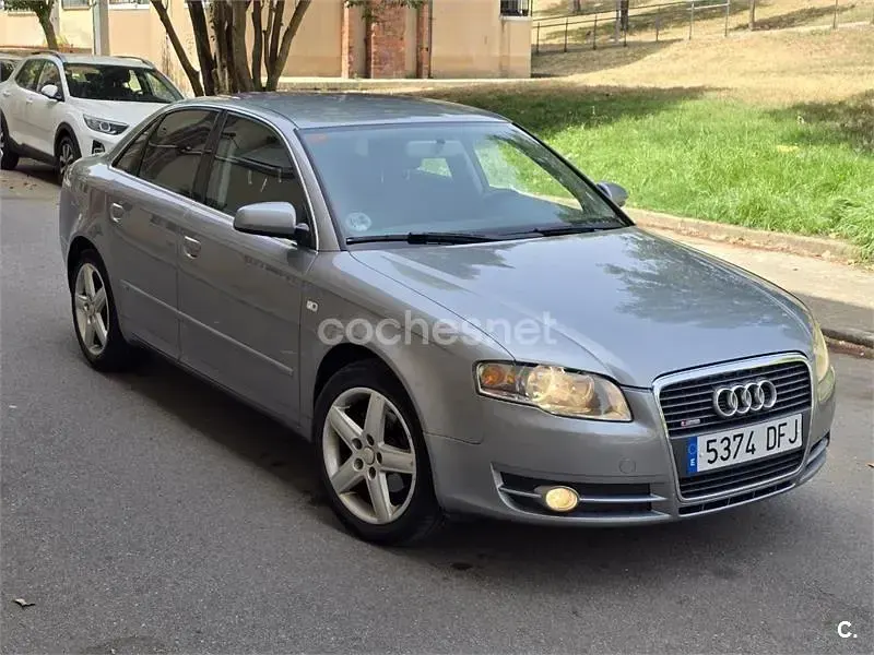 Usado Audi A4 140 CV (102 kW) 2005 Gris / plata Berlina