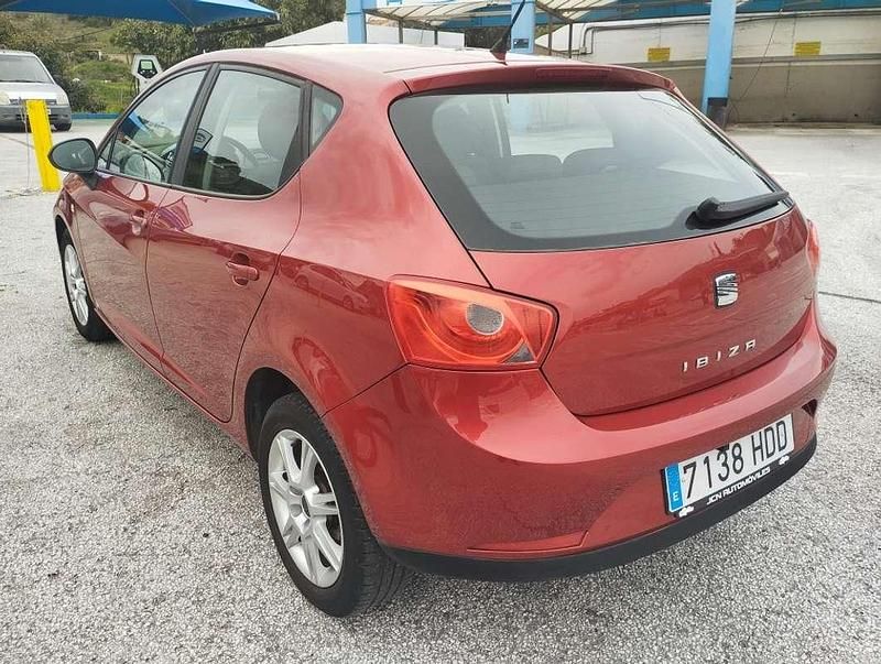 Usado Seat Ibiza Copa 90 CV (66 kW) 2011 Burdeos Utilitario