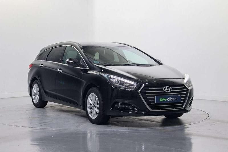 Usado Hyundai i40 141 CV (103 kW) 2016 Negro Familiar