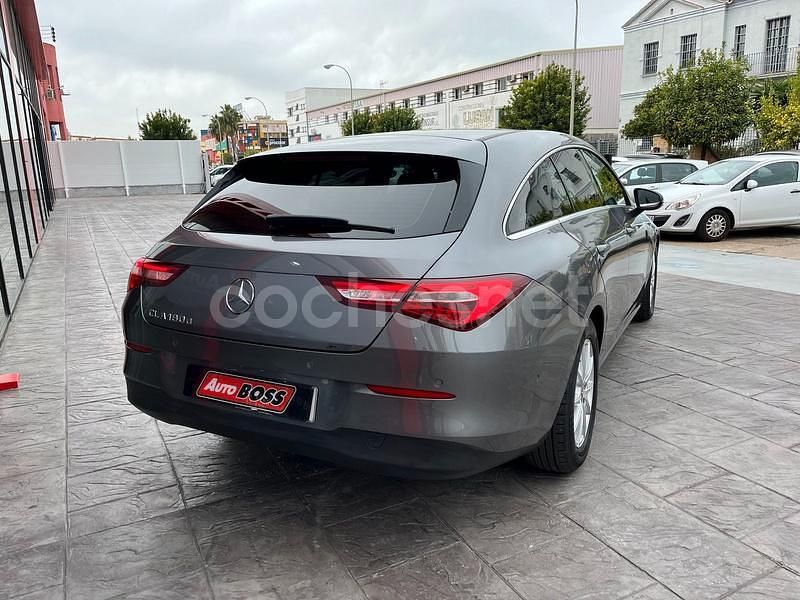 Usado Mercedes CLA200 Shooting Brake 150 CV (110 kW) 2022 Gris / plata Familiar