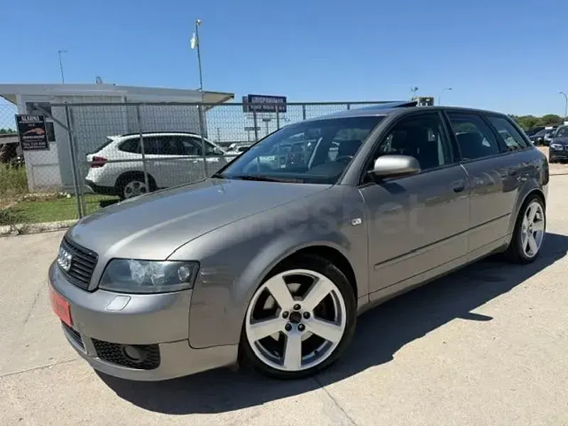 Usado Audi A4 Premium 163 CV (119 kW) 2003 Gris / plata Familiar