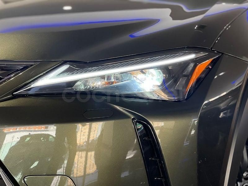 Usado Lexus UX 184 CV (135 kW) 2024 Verde SUV
