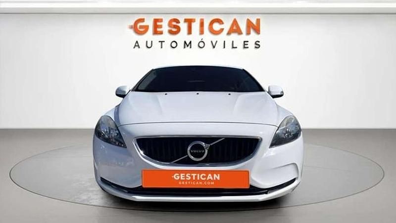 Usado Volvo V40 Momentum 122 CV (89 kW) 2017 Blanco Utilitario