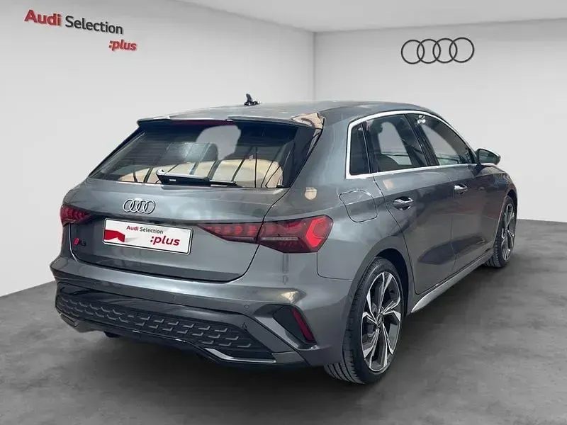 Usado Audi A3 S-Line 150 CV (110 kW) 2024 Gris / plata Berlina