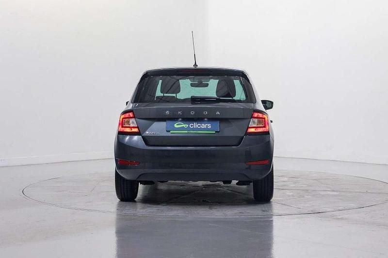 Usado Skoda Fabia Ambition 95 CV (69 kW) 2021 Gris Utilitario