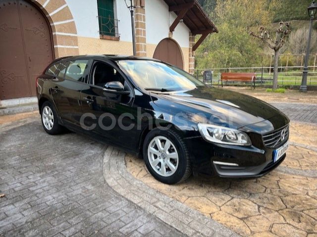 Usado Volvo V60 Kinetic 115 CV (84 kW) 2014 Negro Familiar
