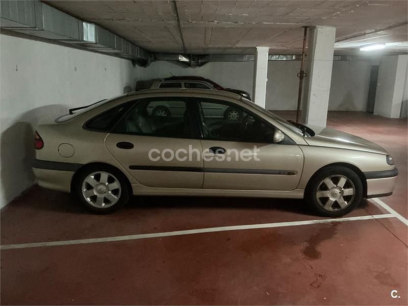 Usado Renault Laguna 110 CV (80 kW) 2000 Beige Berlina