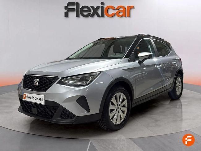 Usado Seat Arona Style 110 CV (80 kW) 2022 Gris SUV