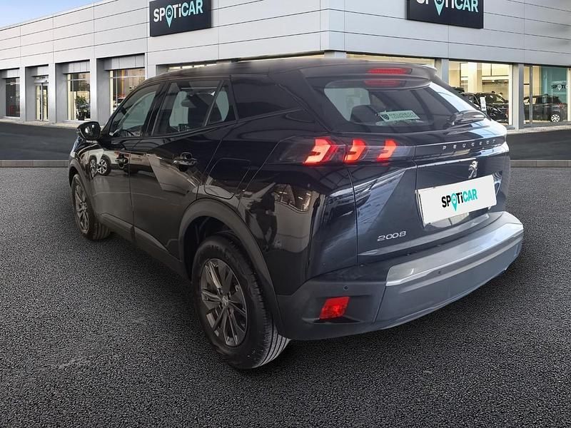 Usado Peugeot 2008 Active 100 CV (73 kW) 2021 Negro SUV