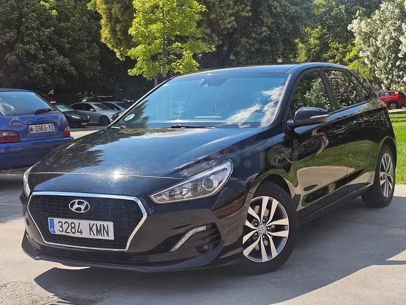 Usado Hyundai i30 Style 136 CV (100 kW) 2018 Negro Berlina