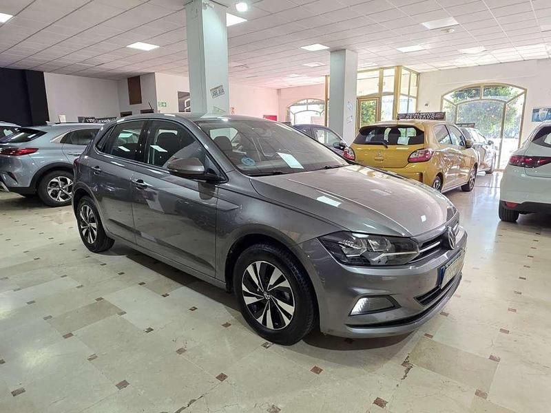 Usado VW Polo Advance 95 CV (69 kW) 2021 Gris Utilitario