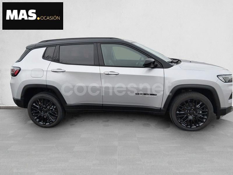 Usado Jeep Compass 130 CV (95 kW) 2023 Gris / plata SUV
