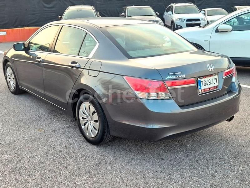 Usado Honda Accord Innova 201 CV (147 kW) 2011 Gris / plata Berlina