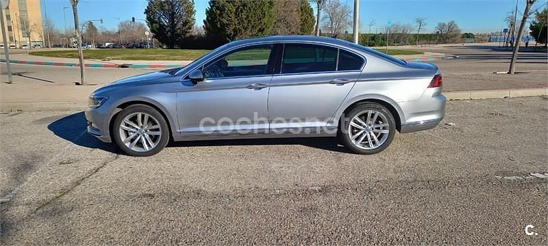 Usado VW Passat Sportline 150 CV (110 kW) 2017 Gris / plata Berlina
