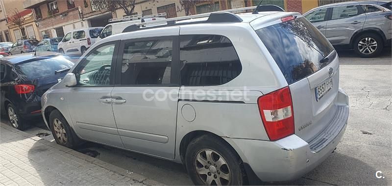 Usado Kia Carnival EX 185 CV (136 kW) 2007 Gris / plata Monovolumen