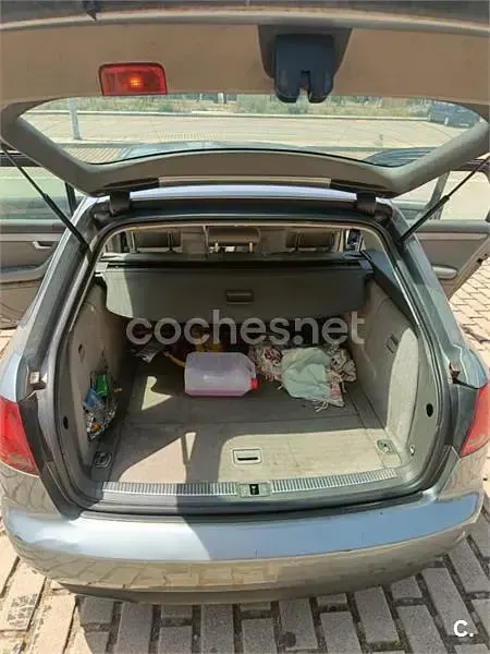 Usado Audi A4 140 CV (102 kW) 2006 Gris / plata Familiar