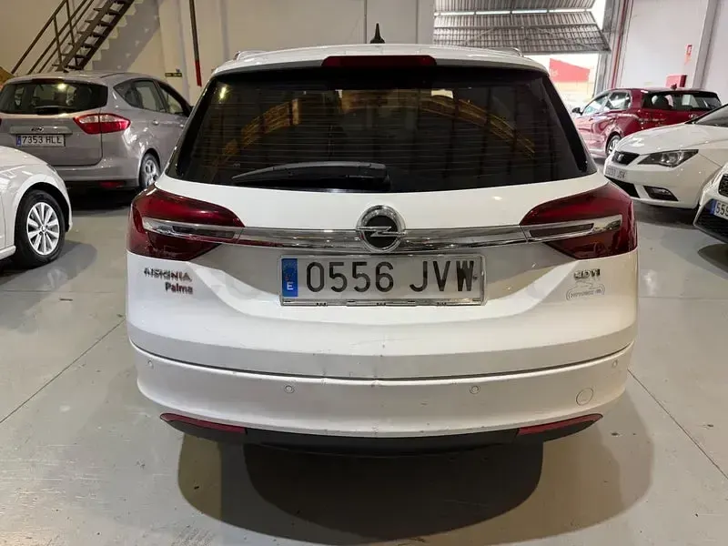 Usado Opel Insignia Selective 136 CV (100 kW) 2017 Blanco Familiar