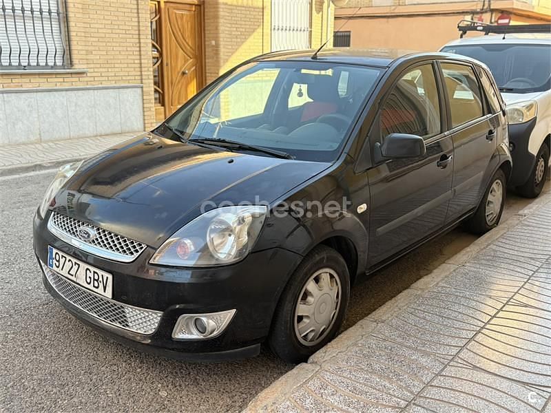Negro Usado 2008 Ford Fiesta Ambiente Utilitario | 3200 € (Precio justo) - Imagen 1/4