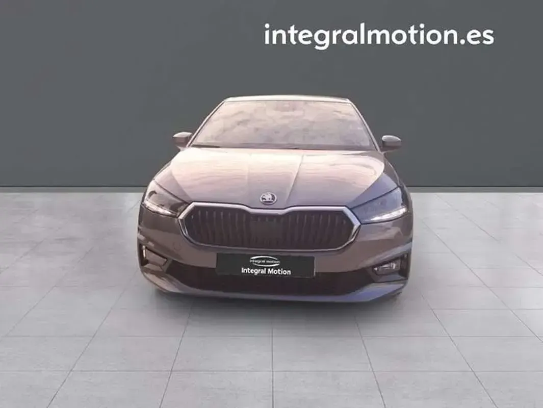 Usado Skoda Fabia Selection 95 CV (69 kW) 2025 Gris Utilitario