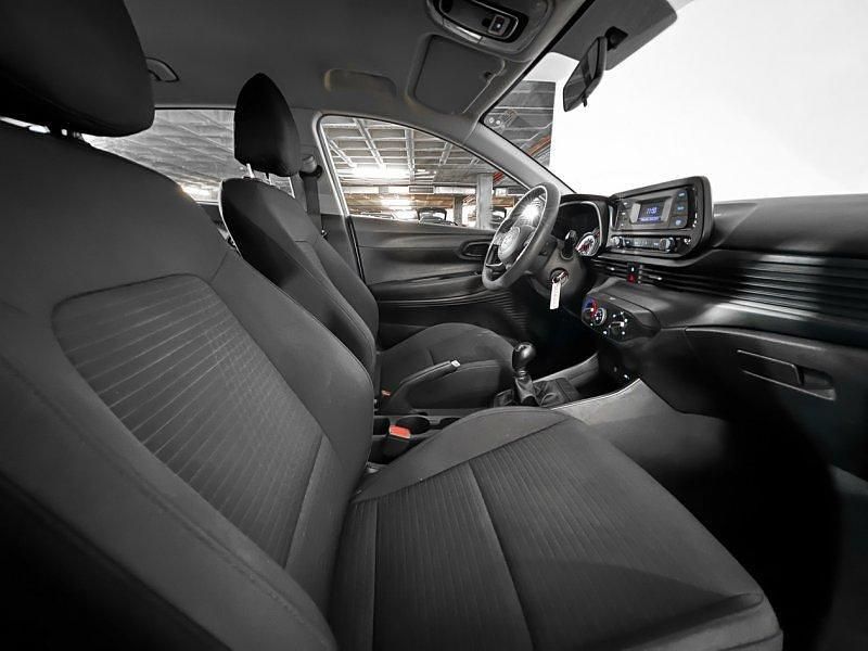 Usado Hyundai i20 84 CV (61 kW) 2022 Gris brass Utilitario