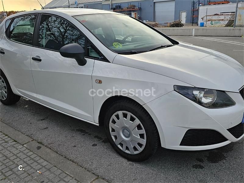 Usado Seat Ibiza Reference 80 CV (58 kW) 2010 Blanco Berlina