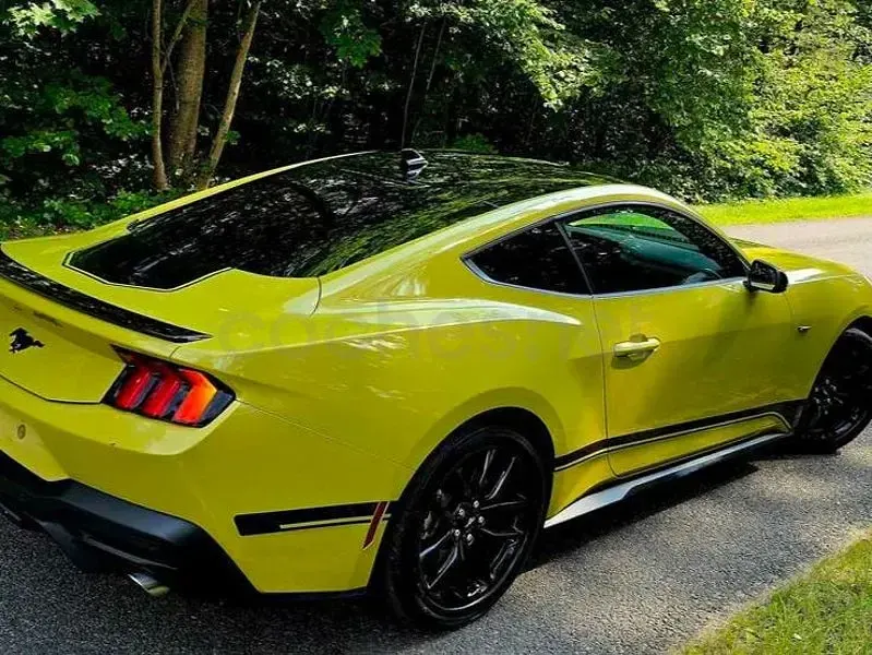 Usado Ford Mustang Fastback 291 CV (214 kW) 2025 Amarillo Coupe