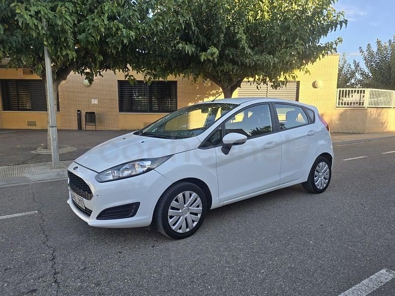 Usado Ford Fiesta Titanium 85 CV (62 kW) 2017 Blanco Berlina