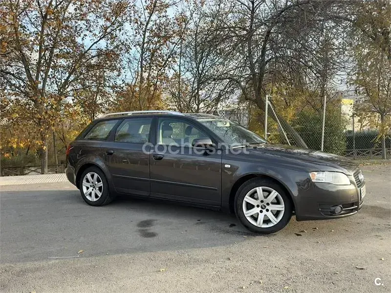 Usado Audi A4 170 CV (125 kW) 2007 Gris / plata Familiar
