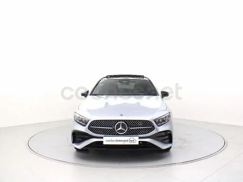 Usado Mercedes A250 218 CV (160 kW) 2025 Gris / plata Berlina