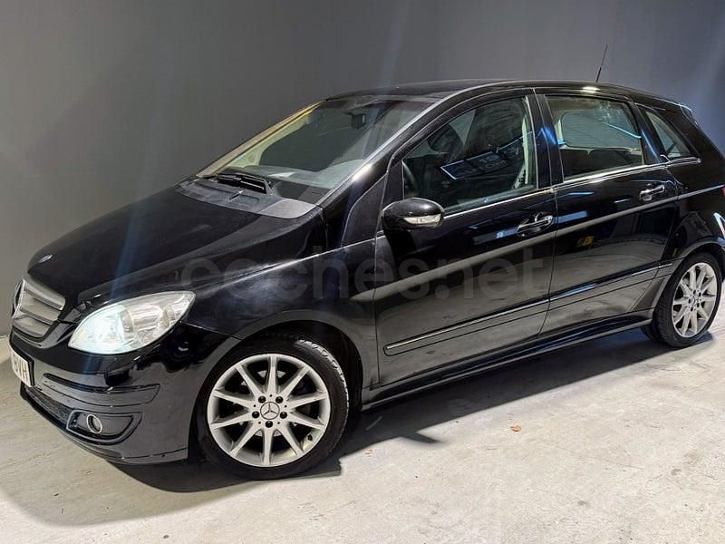 Usado Mercedes B200 136 CV (100 kW) 2006 Negro Monovolumen