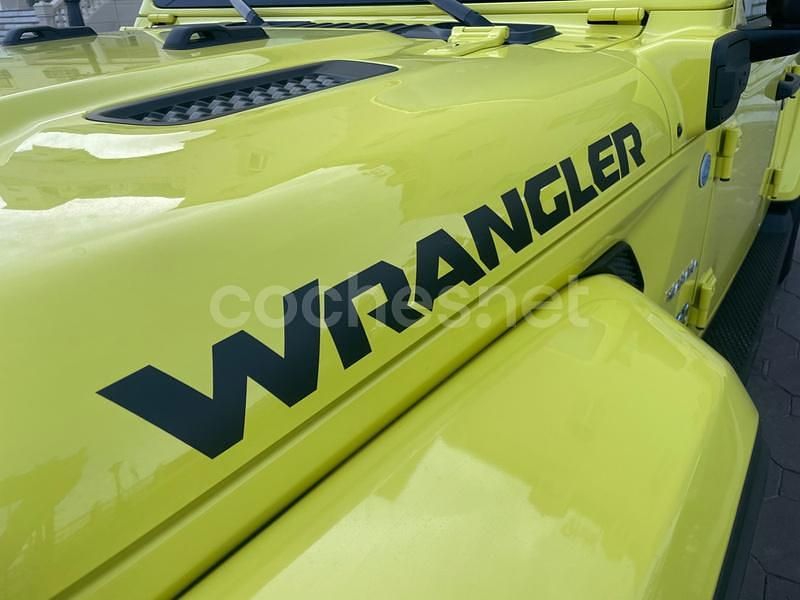 Amarillo Usado 2023 Jeep Wrangler Sahara SUV | 55.500 € - Imagen 1/4