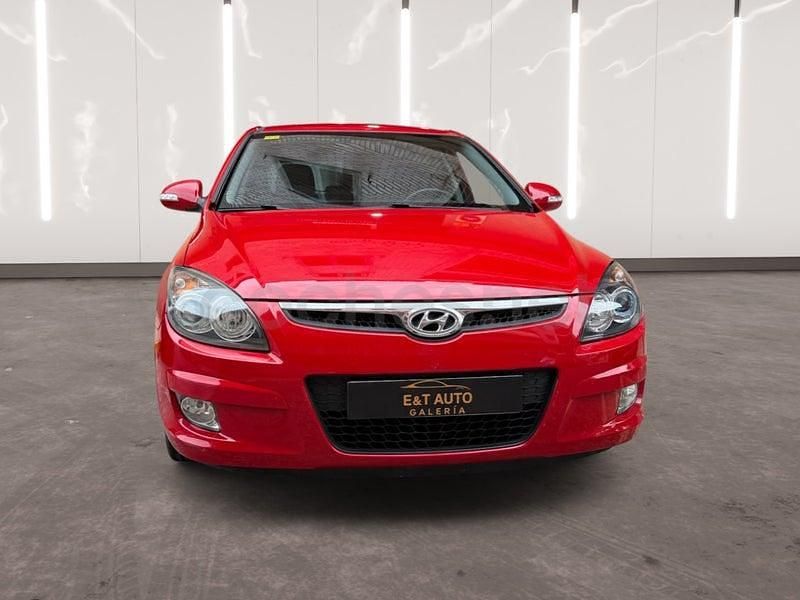 Rojo Usado 2010 Hyundai i30 Comfort Berlina | 5700 € (Precio justo) - Imagen 1/4