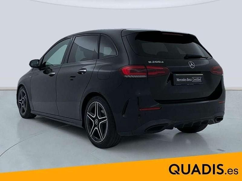 Usado Mercedes B200 AMG line 150 CV (110 kW) 2021 Negro Monovolumen