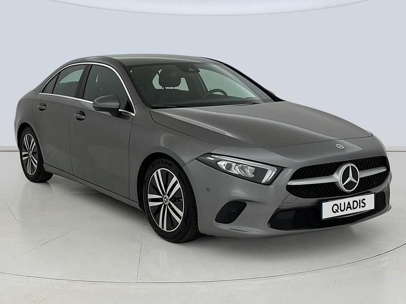 Usado Mercedes A180 136 CV (100 kW) 2022 Gris Berlina